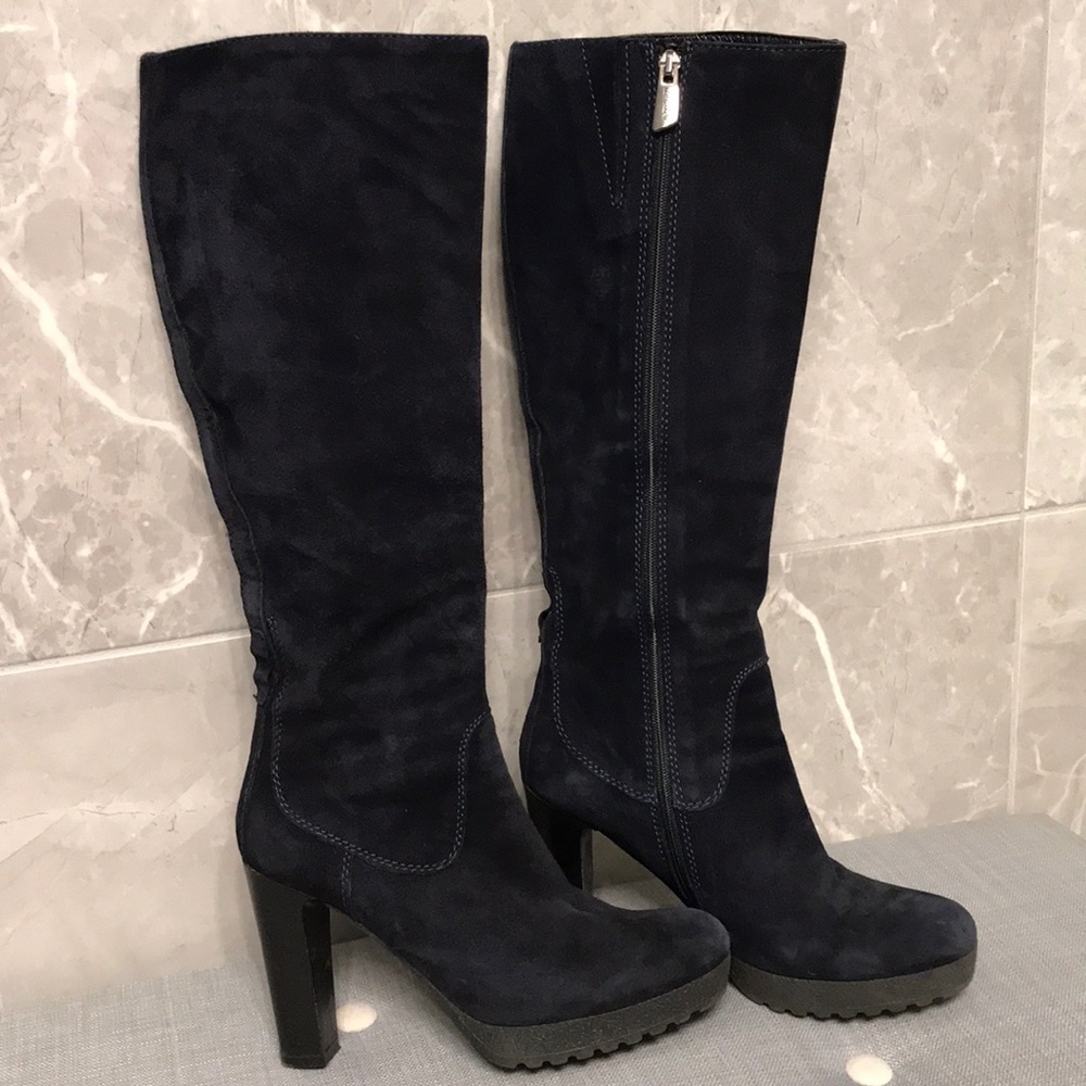 Gorgeous suede boots 💎